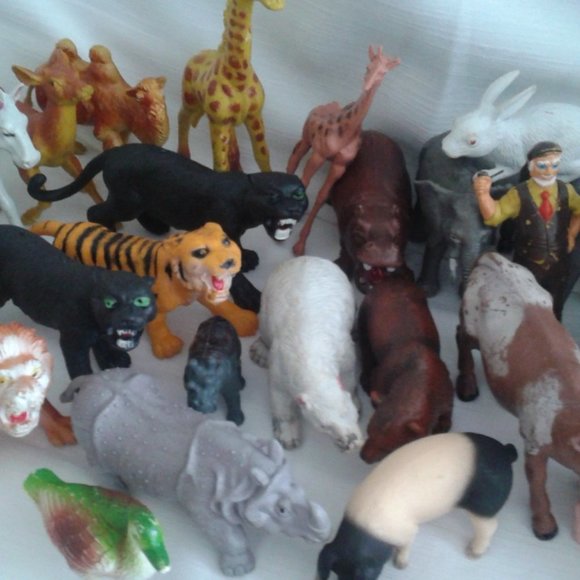 32 Rubber Animals - Picture 8 of 16